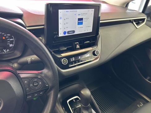Used 2025 Toyota Corolla LE FWD image 22