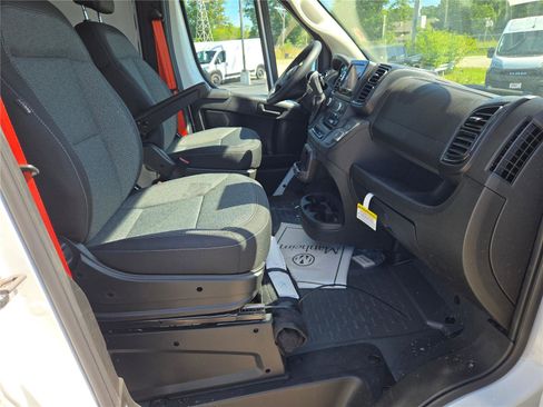Used 2025 RAM ProMaster 2500 w/ Convenience Group image 7