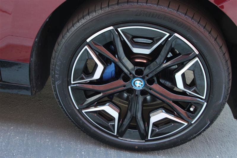 Used 2024 BMW iX xDrive50 w/ Premium Package AWD/4WD image 39