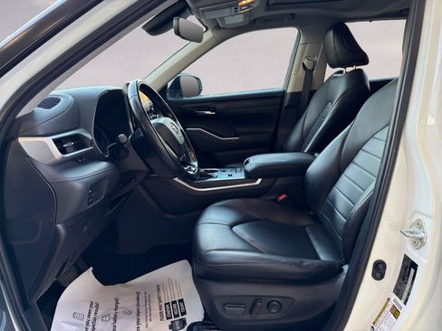 Used 2021 Toyota Highlander XLE FWD image 9
