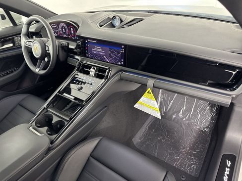 Certified 2025 Porsche Panamera 4 image 31