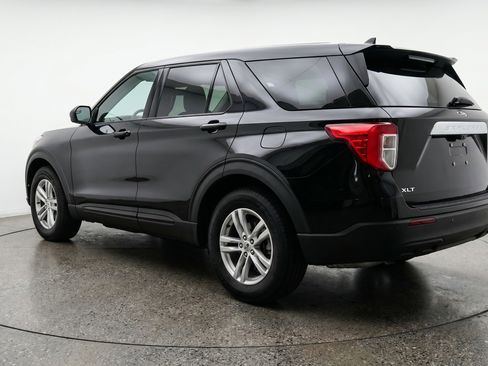Used 2024 Ford Explorer XLT w/ Equipment Group 202A image 6