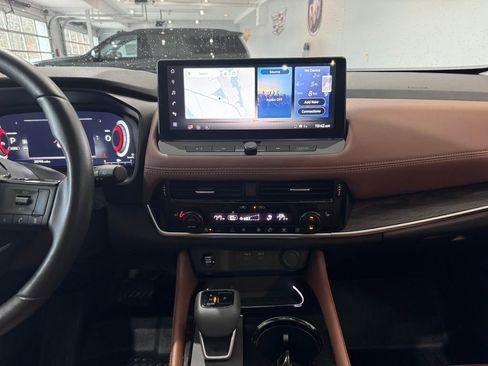 Used 2024 Nissan Rogue Platinum w/ Platinum Premium Package image 17