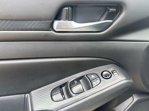 Used 2025 Nissan Altima 2.5 SV FWD image 25