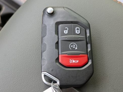 New 2025 Jeep Gladiator Mojave w/ Convenience Group image 25