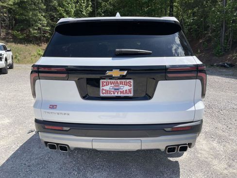 Used 2025 Chevrolet Traverse LT w/ LPO, Floor Liner Package FWD image 22