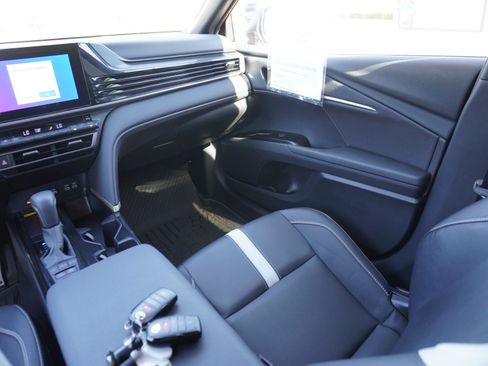 Used 2025 Toyota Camry SE w/ Convenience Package FWD image 13
