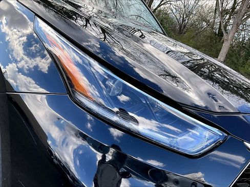 Used 2021 Toyota Highlander LE image 28