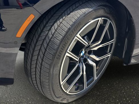 Used 2025 BMW i7 eDrive50 w/ M Sport Package RWD image 37