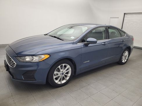 Used 2019 Ford Fusion SE image 2