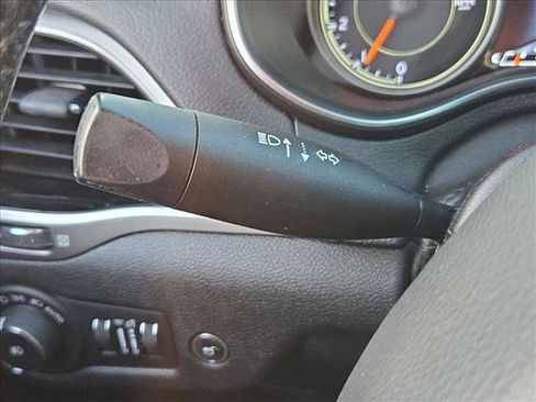 Used 2019 Jeep Cherokee Limited FWD image 15