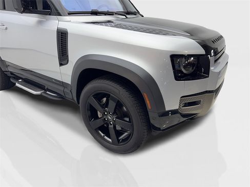 Used 2021 Land Rover Defender 90 X-Dynamic S image 14