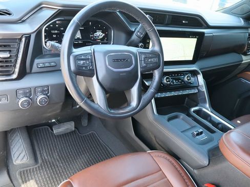 Used 2024 GMC Sierra 2500 Denali Ultimate image 11