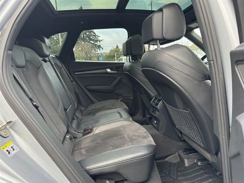 Used 2018 Audi SQ5 Premium Plus w/ Navigation Package AWD/4WD image 18