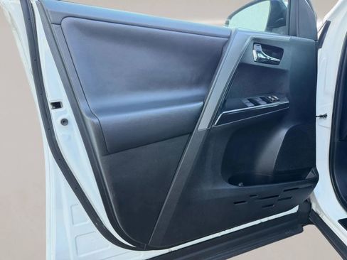 Used 2016 Toyota RAV4 SE FWD image 7