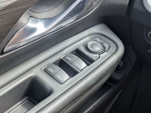 Used 2024 GMC Terrain SLT AWD/4WD image 22