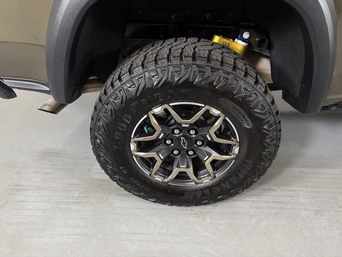 Used 2025 Chevrolet Colorado ZR2 AWD/4WD image 11