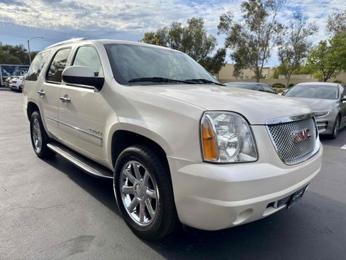 Used 2014 GMC Yukon Denali image 4
