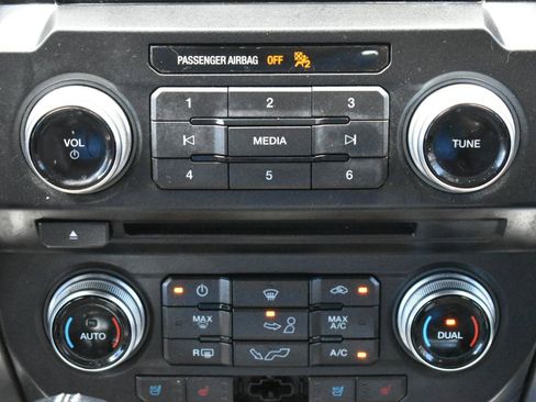 Used 2015 Ford F150 Platinum w/ Equipment Group 701A Luxury AWD/4WD image 20