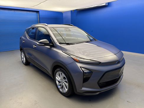 Used 2023 Chevrolet Bolt EUV LT w/ Driver Confidence Package image 2