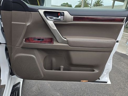Used 2011 Lexus GX 460 image 21