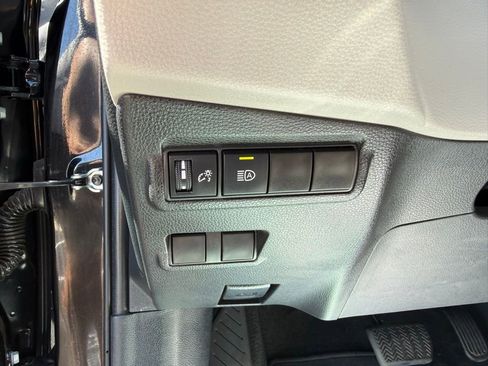 Used 2025 Toyota Corolla Cross LE FWD image 12