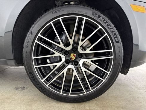 Certified 2026 Porsche Macan AWD/4WD image 15
