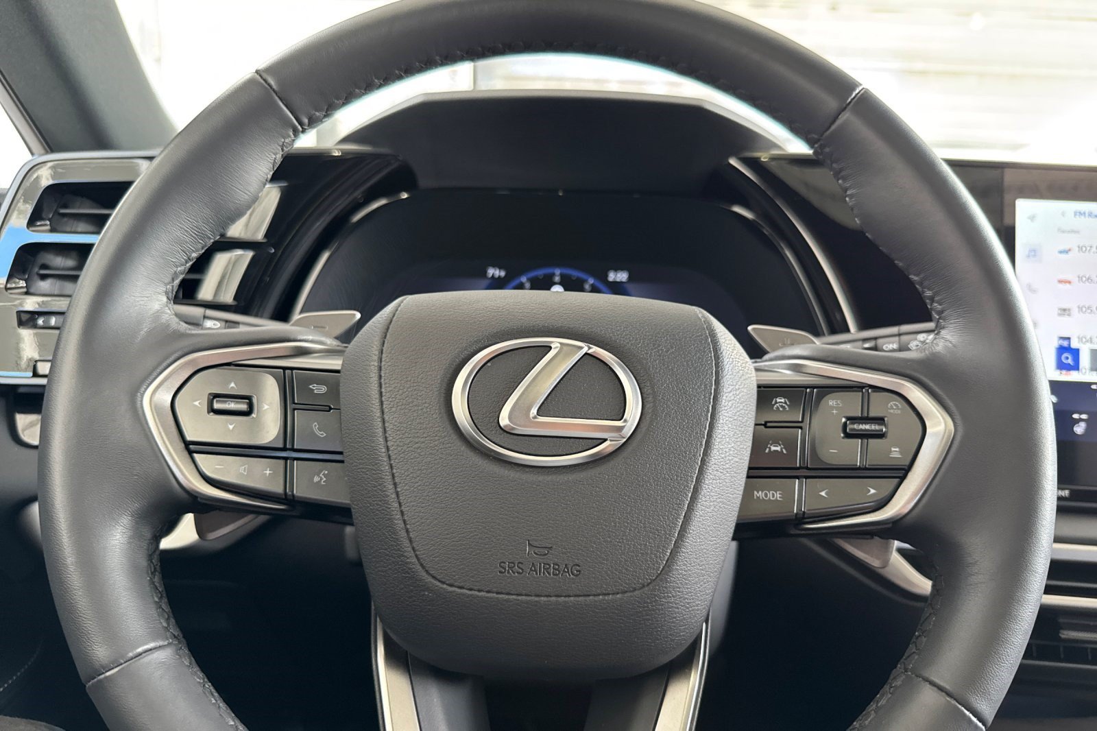 Certified 2025 Lexus RX 350 FWD w/ Technology Package image 29