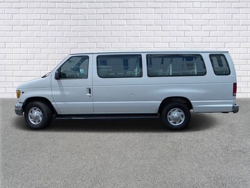 Used 2001 Ford E-350 and Econoline 350 Club Wagon RWD image 2