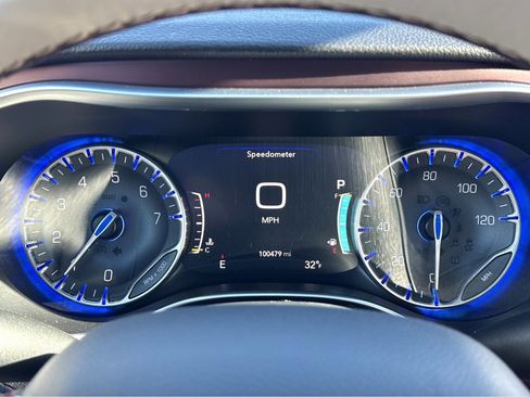 Used 2017 Chrysler Pacifica Limited image 20