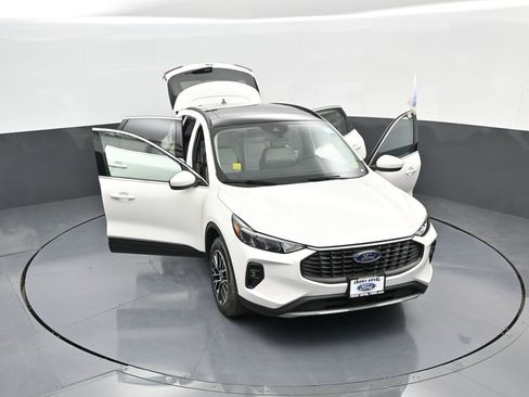 New 2025 Ford Escape SE image 45