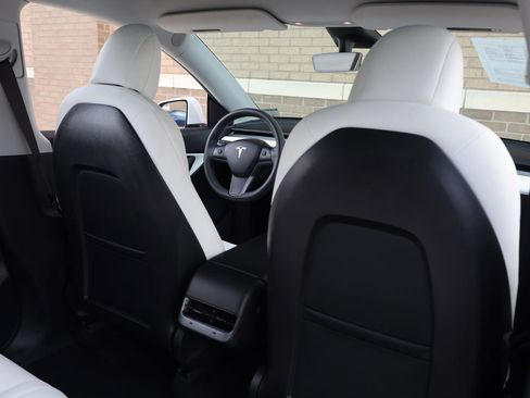 Used 2021 Tesla Model Y Long Range AWD/4WD image 27
