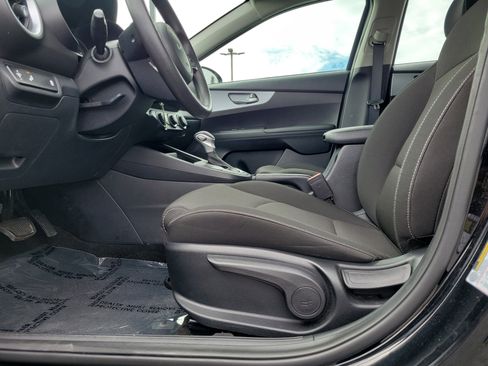 Used 2024 Kia Forte LXS w/ LXS Technology Package FWD image 16