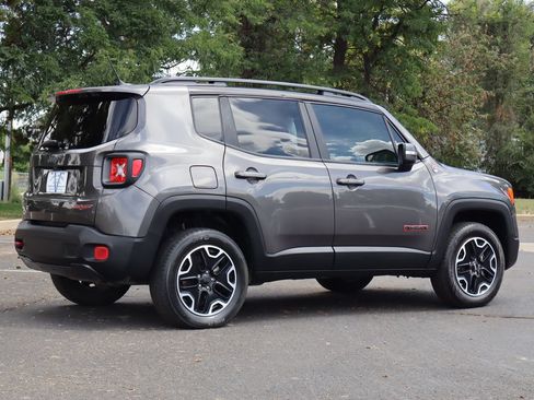 Used 2017 Jeep Renegade Trailhawk AWD/4WD image 5