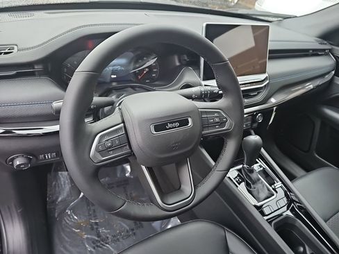 New 2026 Jeep Compass Latitude image 16