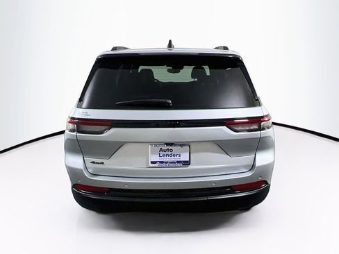 Used 2023 Jeep Grand Cherokee Altitude AWD/4WD image 6