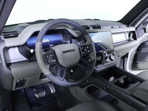Used 2026 Land Rover Defender 110 OCTA AWD/4WD image 24