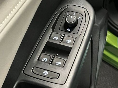 New 2025 Volkswagen Taos SE image 17