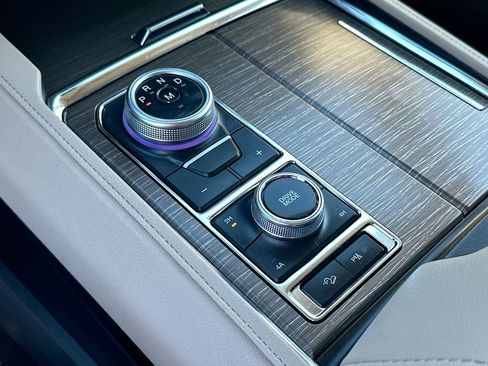 Used 2024 Ford Expedition Limited image 18