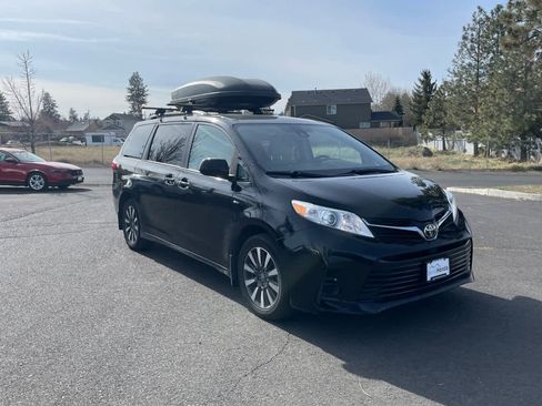 Used 2019 Toyota Sienna LE image 7