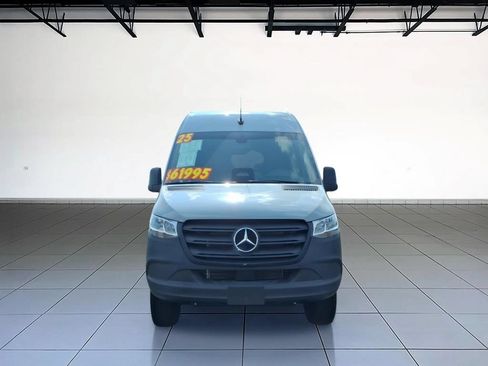 Used 2025 Mercedes-Benz Sprinter 2500 image 2