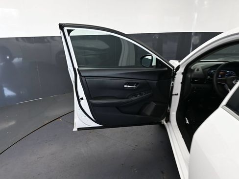 Used 2024 Nissan Sentra SV FWD image 23