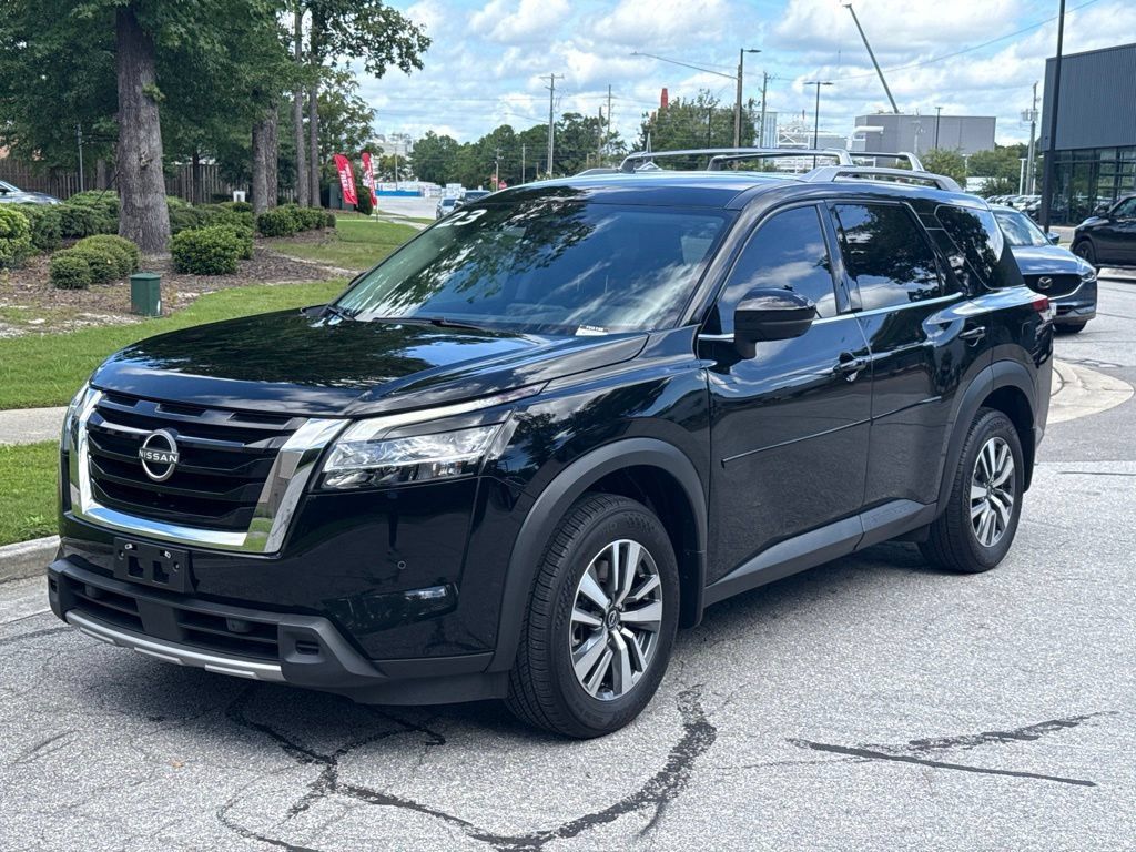 Used 2023 Nissan Pathfinder SL AWD/4WD image 1