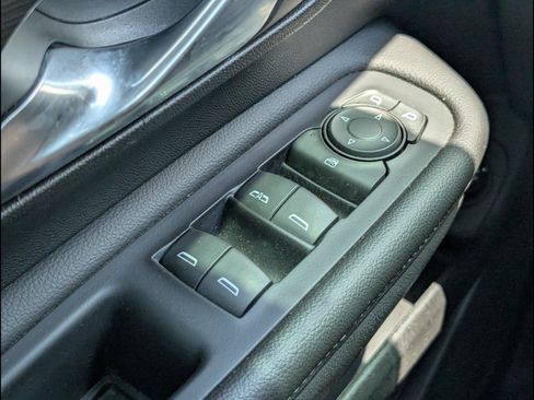 Used 2024 GMC Terrain SLE w/ Driver Convenience Package FWD image 23