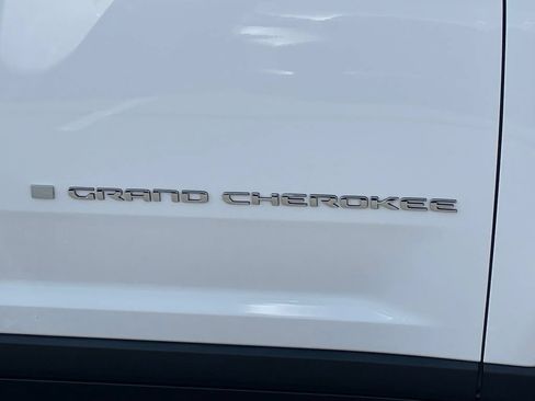 Used 2023 Jeep Grand Cherokee Limited AWD/4WD image 10