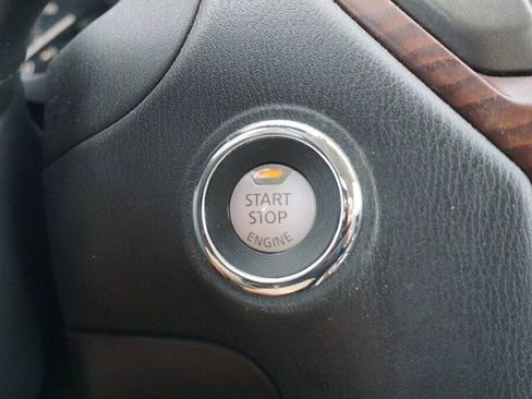 Used 2020 Nissan Pathfinder Platinum image 22