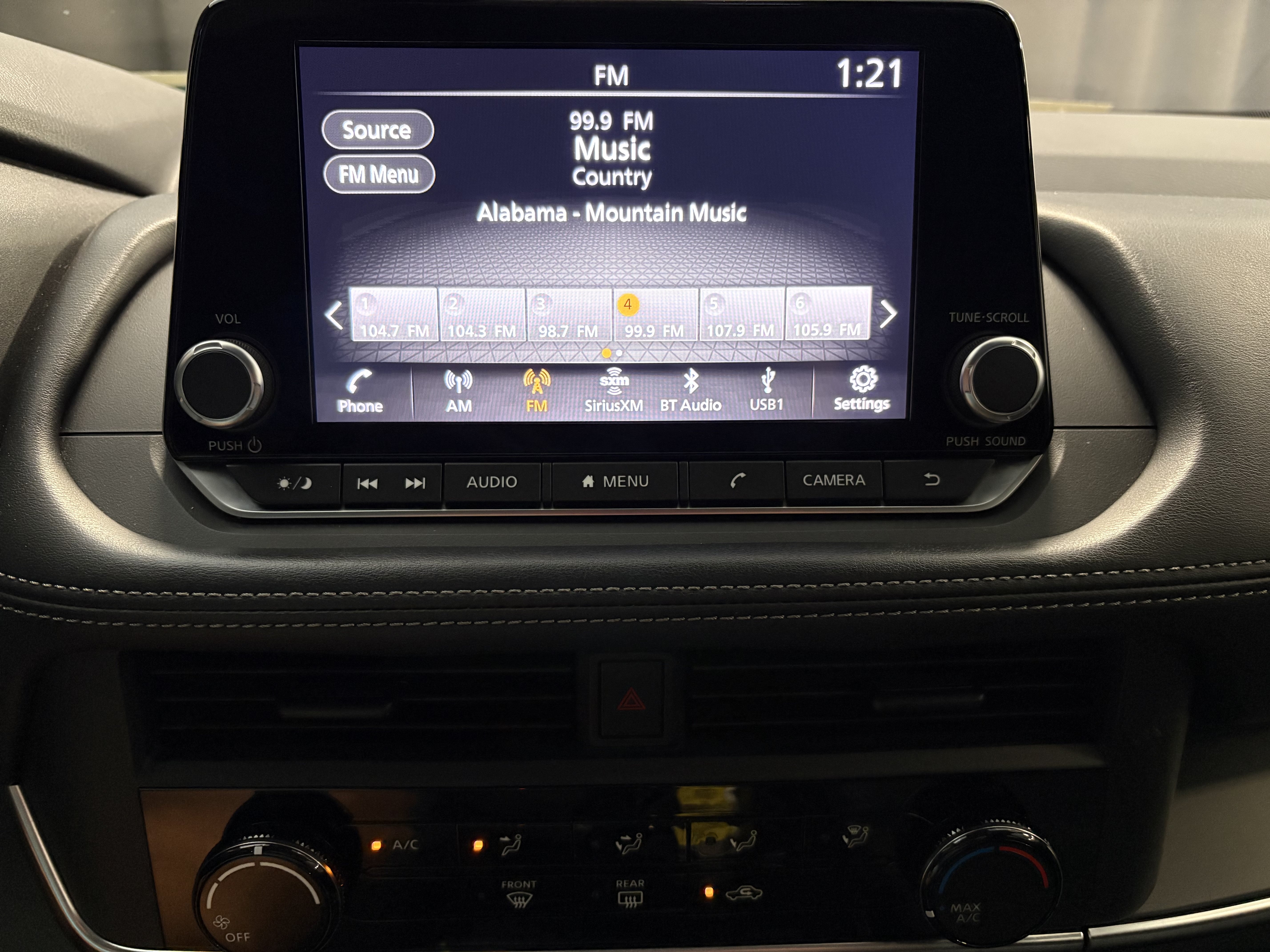 Used 2024 Nissan Rogue S AWD/4WD image 16