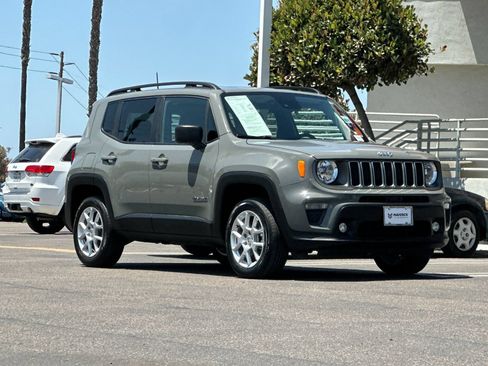 Used 2022 Jeep Renegade Latitude AWD/4WD image 8