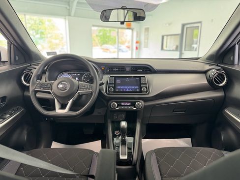 Used 2019 Nissan Kicks SV FWD image 18