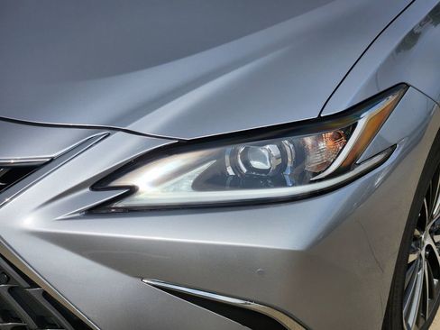 Used 2025 Lexus ES 350 w/ Premium Package image 9